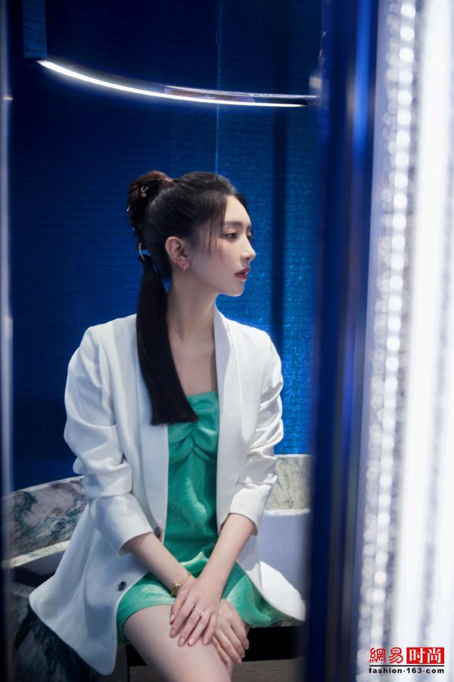 江疏影流苏马尾配大长腿 从头美到脚