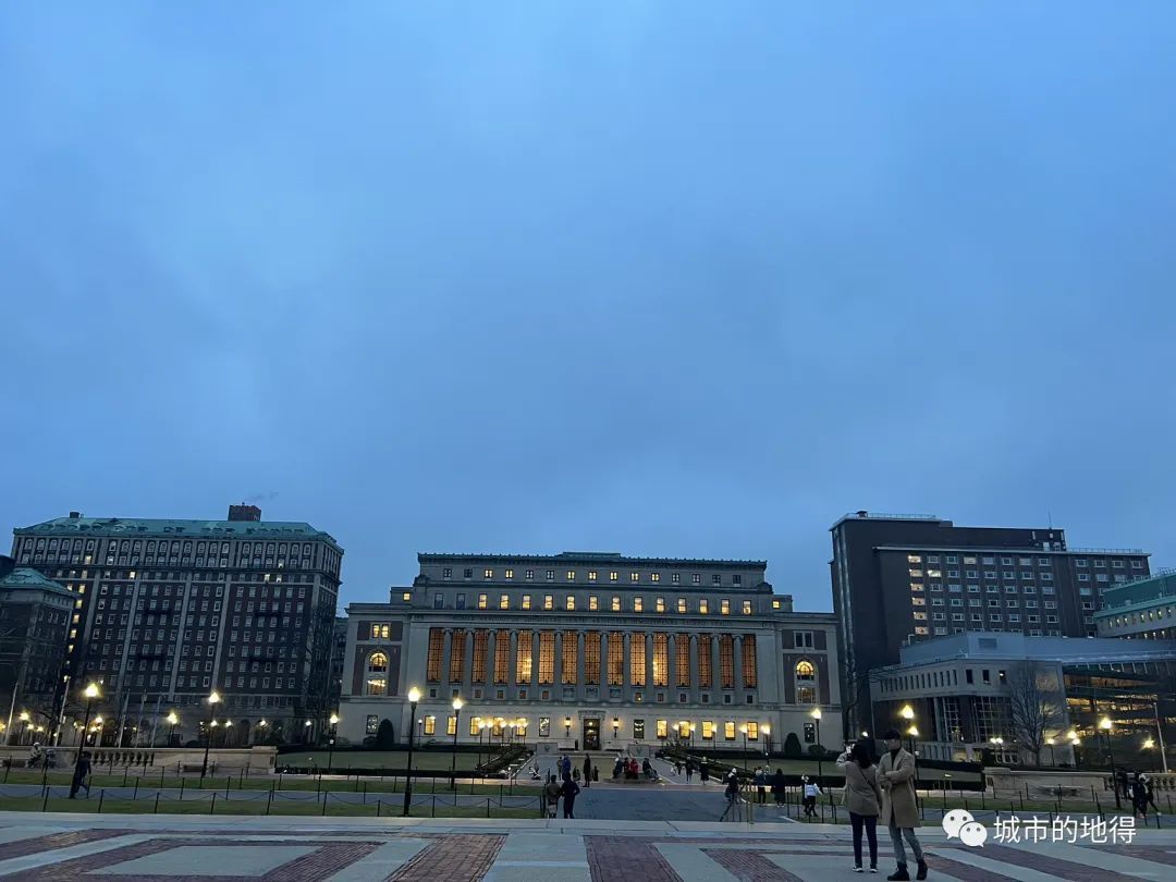 这场悲剧为何发生?为被刺死的外卖员感到心痛