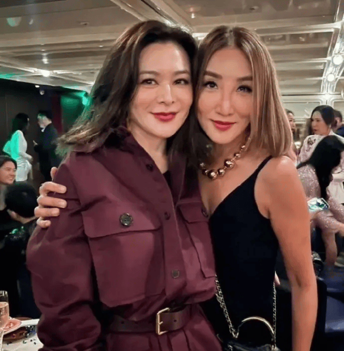 61岁关之琳久违现身朋友生日宴 皮肤紧致状态超绝
